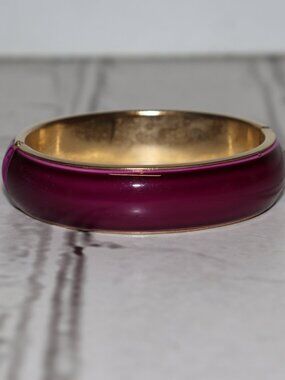✨ Purple Hinged Bangle Bracelet · Gold‑Tone Interior · Fits 7" Wrist